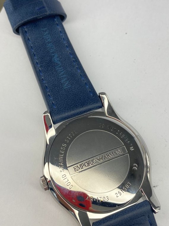 Emporio Armani AR1986: Elegancia Italiana y Sofisticación - Imagen 4