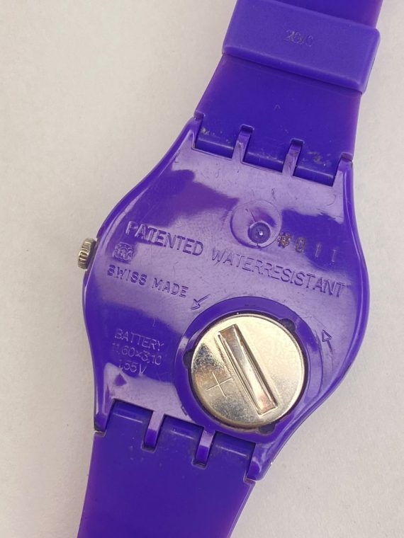 Swatch Mirar GV121 Morado Vibrante 34mm - Imagen 4