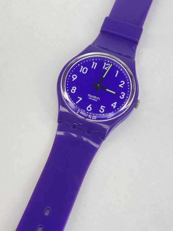 Swatch Mirar GV121 Morado Vibrante 34mm - Imagen 3